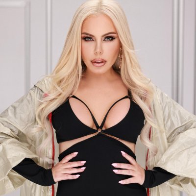 Камелия пусна провокативен кадър от плажа направен по време на