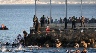 Десетки мигранти се възползваха от гъстата мъгла за да доплуват