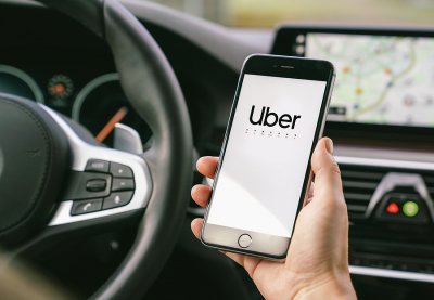 Платформата за пътувания Юбeр Uber беше глобена с 290 милиона