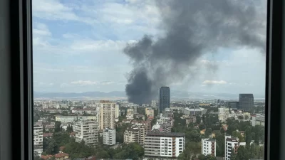 Гуми и сухи треви се запалиха близо до източната тангента