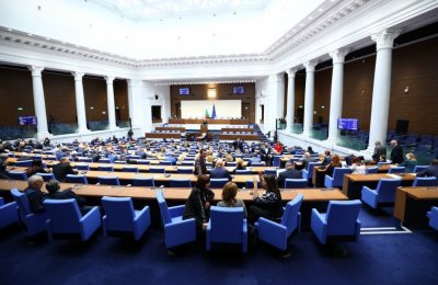 Парламентът разтури заседанието заради липса на кворум