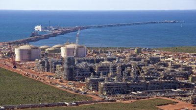 Европа се втурна да инвестира за нови LNG терминали, но търсенето на газ спада