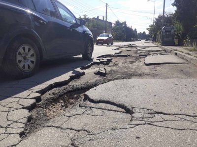 Близо два дни след обилните дъждове във Варна положението остава