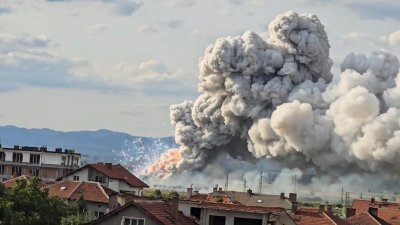 Бомба със закъснител продължава да цъка в складовете в Елин