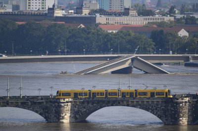 Наводненията в Европа отнеха живота на пожарникар