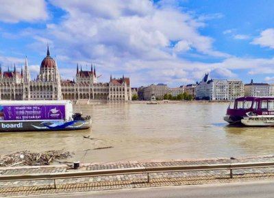 Външно с предупреждение за пътуване до Унгария