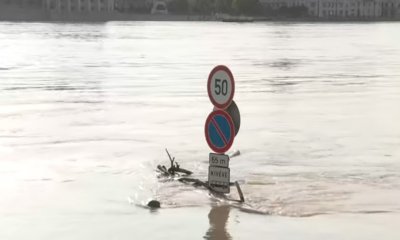 В Унгария придошлите води на Дунав достигнаха до стълбите пред