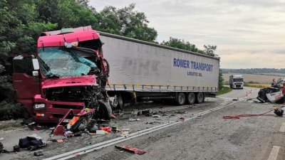 Катастрофирал тир направи задръстване край Кресна