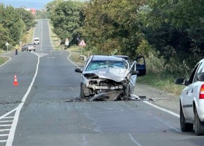 Майка и двете ѝ деца се борят за живота си след днешната катастрофа край Карнобат