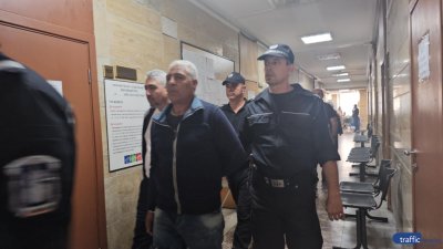 С газов пистолет посрещнал братята Иван и Атанас Димитрови 48