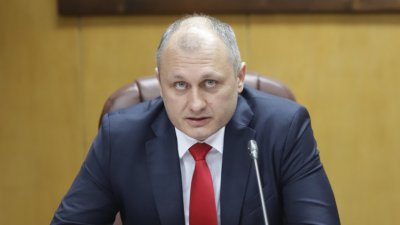 Министър Мундров: Няма проблем с изтеклата гаранция на машините за вота