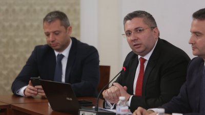 Това че политиката е доста мръсна работа за пореден път