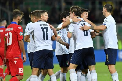 Някъде в Палермо: Италия с рекорди и голово шоу срещу Армения