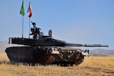 Иран купува изтребители и танкове от Русия и Китай