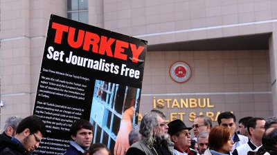 "Свобода на словото" - стотици журналисти са в затвори в Турция