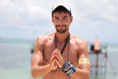 Богат властен и опасен един играч тотално подчини Островът на