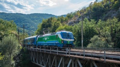 Българските държавни железници БДЖ и Национална компания Железопътна инфраструктура НКЖИ