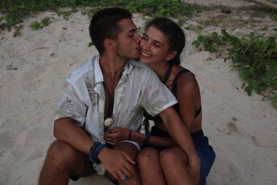 Тежка любовна раздяла разтърси Островът на 100 те гривни Между красивата