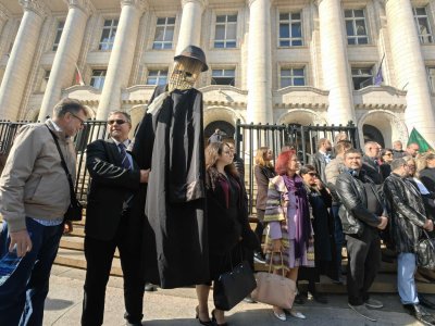 Столични адвокати излязоха на протест пред Съдебната палата в столицата