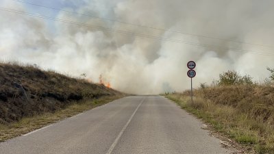 Дим от пожар обгази тази сутрин пловдивското село Катуница Огънят