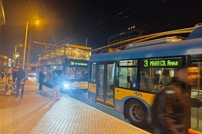 Два автобуса на градския транспорт се блъснаха край метростанция "Хаджи Димитър" 