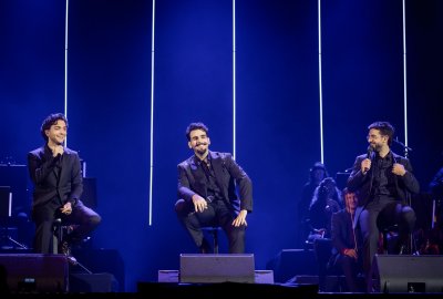 Българските фенове на Il Volo ги обсипаха с обич, рози и подаръци (ФОТО)