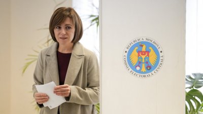 Прозападният президент на Молдова Мая Санду спечели втори мандат след