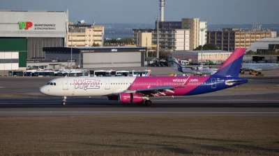 Нискотарифната авиокомпания Уиз еър Wizz Air спря тихомълком полетите от