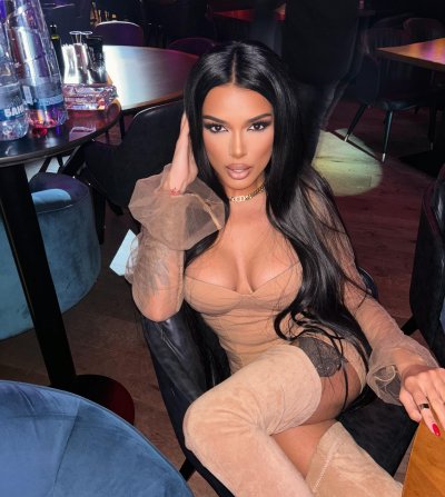 Диона разкри пред последователите си че е изнудвана от медия