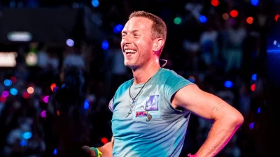 Вокалистът на Coldplay претърпя лек инцидент по време на концерт