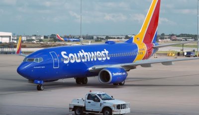 Самолет на американските Саутуест Еърлайнс Southwest Airlines подготвящ се за