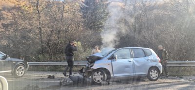 Тежка катастрофа между два автомобила е станала в ранния следобед