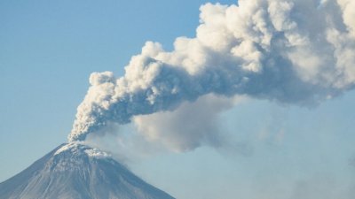 Отмениха полети от и до Бали заради мощно вулканично изригване