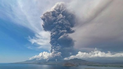 Отмениха полети от и за Бали заради вулкан