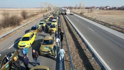 Протестиращите таксиметрови шофьори от Пловдив блокираха АМ Тракия Магистралата е