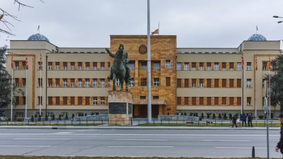 Псувни и обиди в парламента в Северна Македония