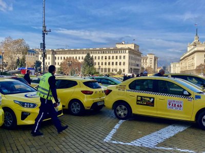 Цената на задължителната застраховка Гражданска отговорност за такситата е вдигната