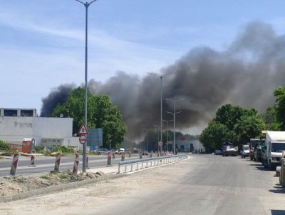 РДПБЗН – Русе са гасили пожар възникнал в метален склад