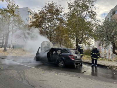 Кола пламна в благоевградски квартал Причината е техническа неизправност Пламъците