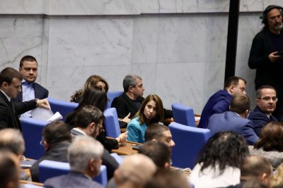 ПРОВАЛ: Парламентът се събира отново в петък