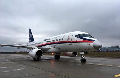 Пътнически самолет Superjet 100 на руското бюро Сухой пламна на