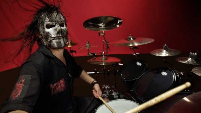 Барабанистът на Slipknot се сгоди