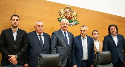 Замразяват заплатите в Община Пловдив