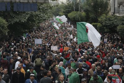 Протести разбунтуваха Алжир преди изборите