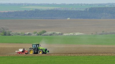 Забраната остава: Чужденци няма да купуват българска земя