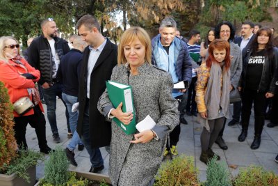 Мая Манолова отваря приемна за граждани