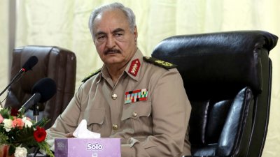 САЩ преговарят с Хафтар за примирие в Либия