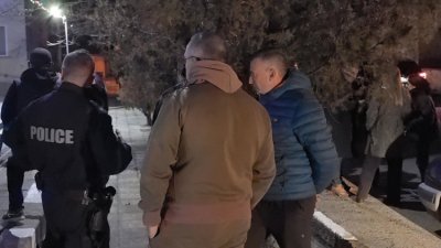 Десети ден дирят под дърво и камък Ники от Конаре