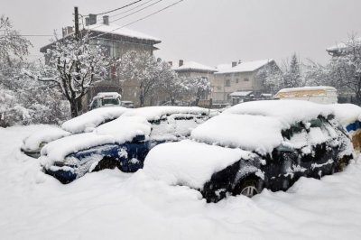 Троянско бедства втори ден без ток, на места няма и вода