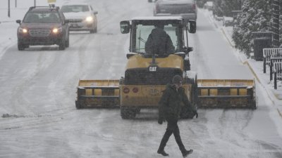 Зимна буря донесе сняг поледици и ниски температури в големи